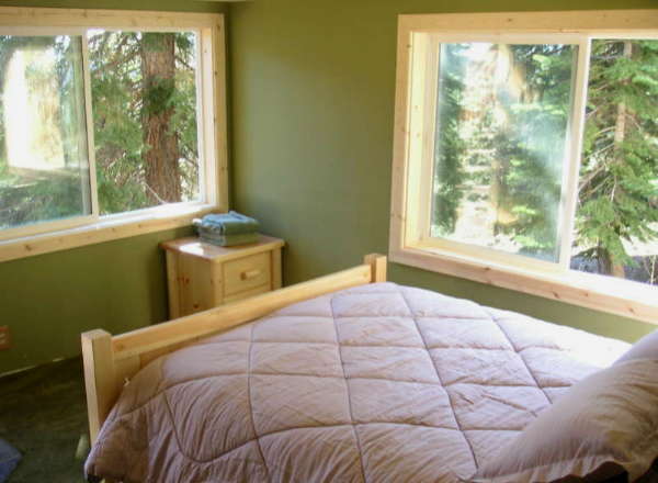 See bear, coyote, trees and mountains from the first floor bedroom.