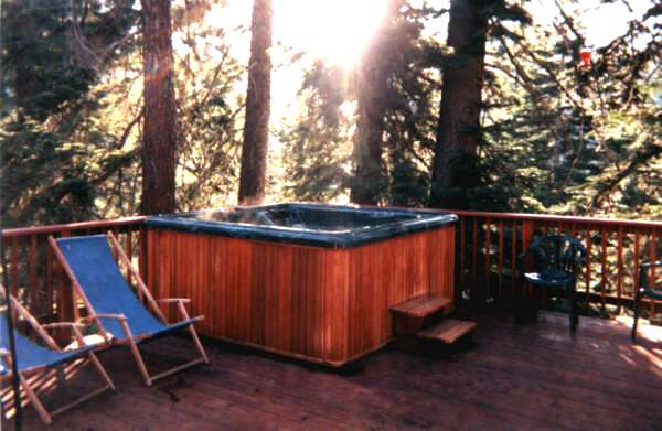 Relax in the hot tub among the trees twenty feet above the ground while enjoying spectacular views of forested snow-capped mountain ranges and Heavenly ski area.